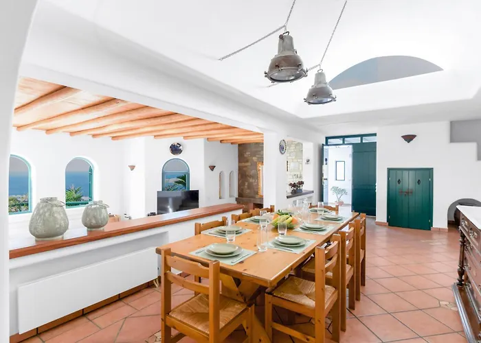 Aegean Pearl * Parikia (Paros)